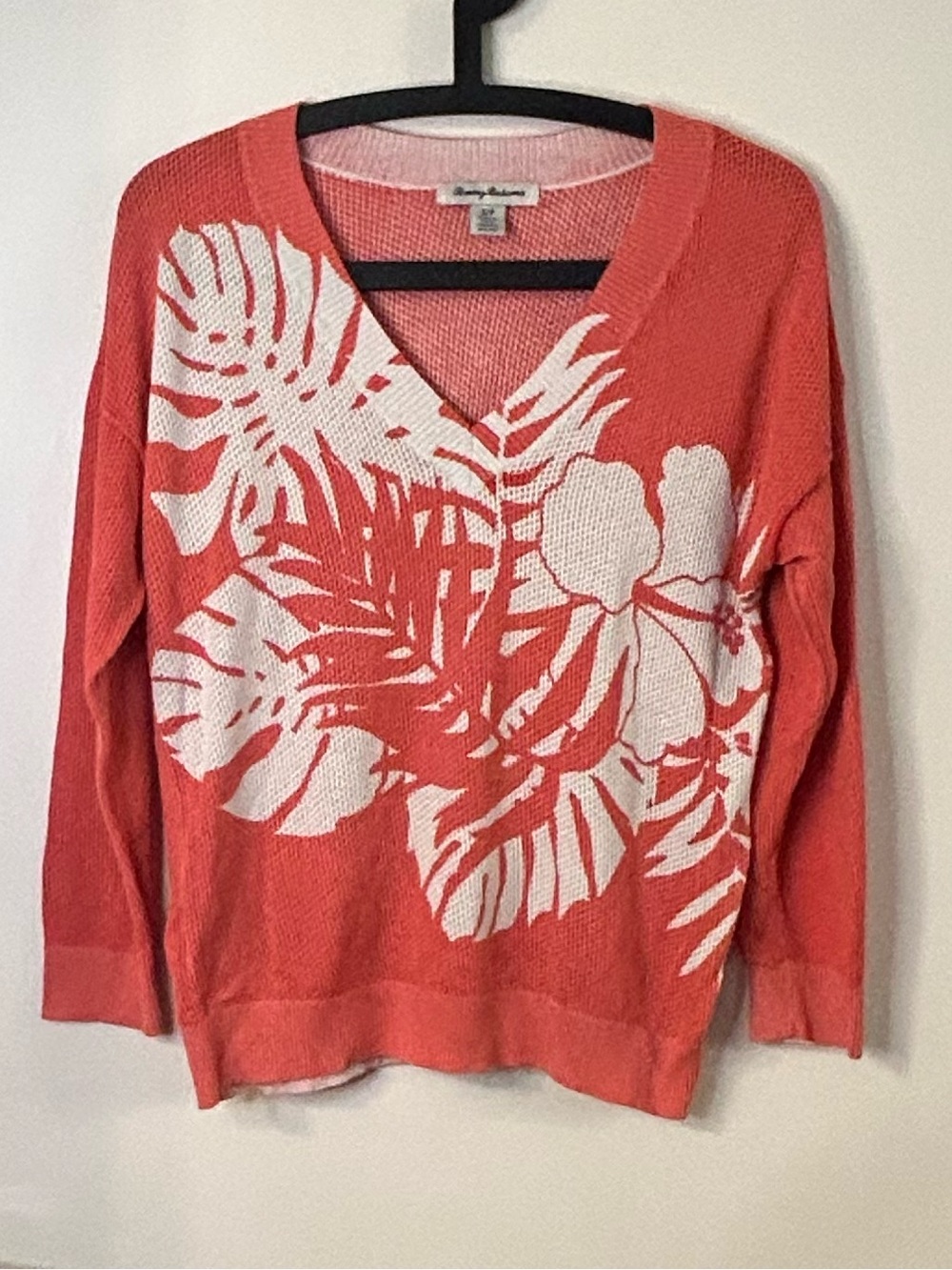 Tommy Bahama Women’s Relaxed Fit Coral and White Tropical V-Neck Sweater Size S